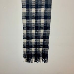 Cashmere scarf- Black and White plaid